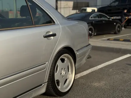 Mercedes-Benz E 320 1998 года за 5 300 000 тг. в Алматы – фото 4