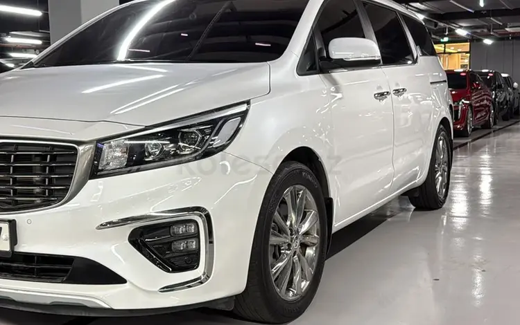 Kia Carnival 2020 года за 14 500 000 тг. в Атырау