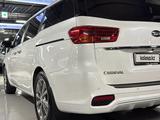 Kia Carnival 2020 года за 14 500 000 тг. в Атырау – фото 2