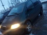 Volkswagen Sharan 2000 годаfor2 500 000 тг. в Актобе