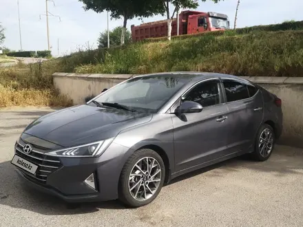 Hyundai Elantra 2019 года за 9 500 000 тг. в Шымкент – фото 2