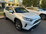 Toyota RAV4 2020 года за 18 600 000 тг. в Астана – фото 3