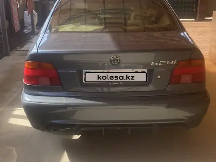 BMW 528 2001 года за 2 850 000 тг. в Алматы – фото 2