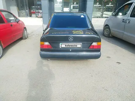 Mercedes-Benz E 230 1992 года за 1 750 000 тг. в Шымкент – фото 4