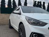 Hyundai Accent 2018 годаүшін7 500 000 тг. в Караганда – фото 2