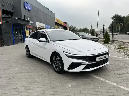 Hyundai Elantra 2023 года за 8 850 000 тг. в Алматы – фото 2