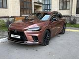Lexus RX 500h 2023 года за 36 350 000 тг. в Астана