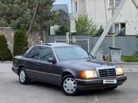 Mercedes-Benz E 220 1992 года за 2 600 000 тг. в Алматы