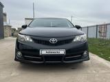 Toyota Camry 2012 года за 8 000 000 тг. в Атырау – фото 2