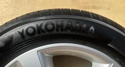 Шины с дисками Yokohama BluEarth Es 215/60R17 от NISSAN Qashqai 5*114.3 за 220 000 тг. в Алматы – фото 4