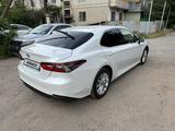 Toyota Camry 2023 годаүшін14 800 000 тг. в Алматы – фото 4