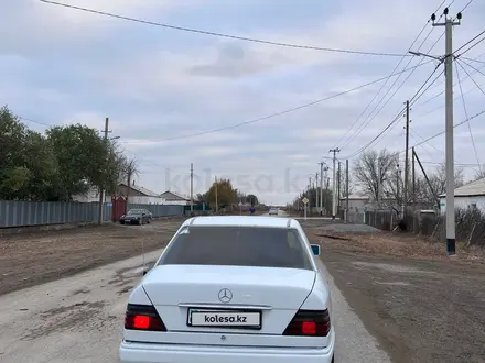 Mercedes-Benz E 260 1990 года за 1 650 000 тг. в Кызылорда – фото 2