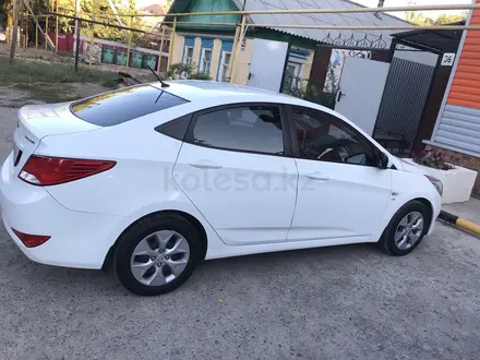 Hyundai Solaris 2015 года за 5 900 000 тг. в Аксай – фото 3