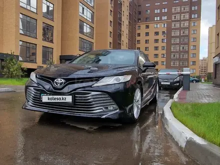 Toyota Camry 2018 года за 15 300 000 тг. в Астана – фото 3