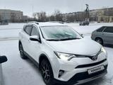 Toyota RAV4 2018 годаfor13 500 000 тг. в Актобе