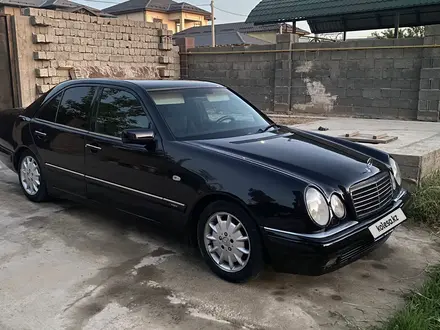 Mercedes-Benz E 280 1996 года за 3 500 000 тг. в Казалинск