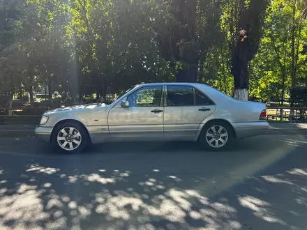 Mercedes-Benz S 320 1997 года за 4 500 000 тг. в Талдыкорган – фото 2