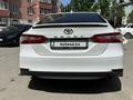 Toyota Camry 2021 года за 13 900 000 тг. в Уральск – фото 3