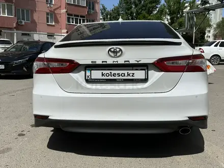 Toyota Camry 2021 года за 13 900 000 тг. в Уральск – фото 3
