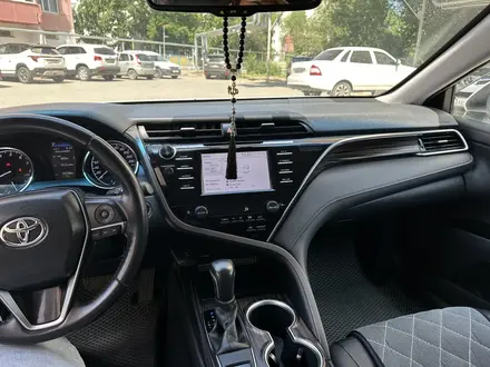 Toyota Camry 2021 года за 13 900 000 тг. в Уральск – фото 12