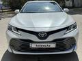 Toyota Camry 2021 года за 13 900 000 тг. в Уральск