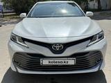 Toyota Camry 2021 года за 13 900 000 тг. в Уральск