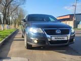 Volkswagen Passat 2007 года за 3 500 000 тг. в Алматы – фото 2