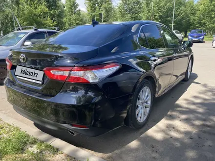 Toyota Camry 2020 года за 13 000 000 тг. в Костанай – фото 3