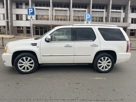 Cadillac Escalade 2013 года за 8 000 000 тг. в Уральск – фото 2