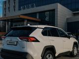 Toyota RAV4 2019 года за 13 500 000 тг. в Актау