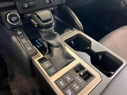 Toyota Land Cruiser Prado Luxe+ 2025 года за 48 957 839 тг. в Алматы – фото 15