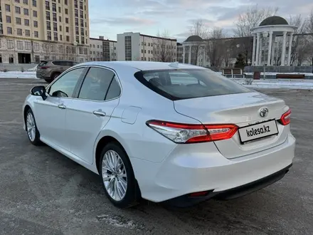 Toyota Camry 2020 года за 11 200 000 тг. в Уральск – фото 4