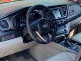 Kia Carnival 2018 года за 7 990 000 тг. в Алматы – фото 4