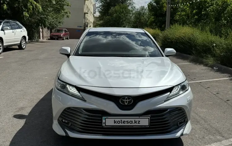 Toyota Camry 2019 года за 13 900 000 тг. в Шымкент