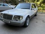 Mercedes-Benz E 220 1994 года за 2 200 000 тг. в Шымкент