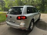 Volkswagen Touareg 2007 годаfor4 900 000 тг. в Алматы – фото 4