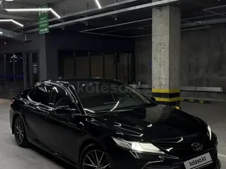 Toyota Camry 2021 года за 16 300 000 тг. в Кызылорда – фото 2