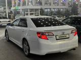 Toyota Camry 2014 года за 8 700 000 тг. в Шымкент – фото 2