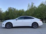 Hyundai Sonata 2022 года за 14 800 000 тг. в Атырау – фото 2