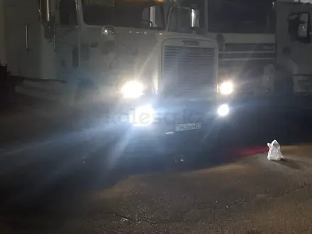 Freightliner  FLD 2000 года за 8 000 000 тг. в Алматы – фото 2