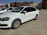 Volkswagen Polo 2015 года за 5 500 000 тг. в Актобе – фото 2