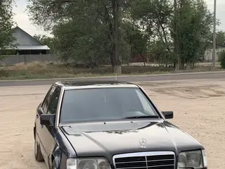 Mercedes-Benz E 230
