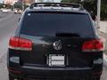 Volkswagen Touareg 2004 года за 2 600 000 тг. в Актау – фото 2