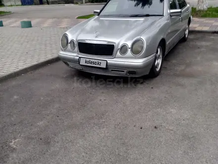 Mercedes-Benz E 230 1996 года за 2 500 000 тг. в Талдыкорган