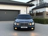 Mercedes-Benz E 320 1998 года за 3 750 000 тг. в Астана – фото 2