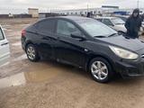 Hyundai Solaris 2012 годаfor2 900 000 тг. в Актобе – фото 3