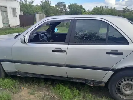 Mercedes-Benz C 200 1997 года за 800 000 тг. в Иртышск – фото 4