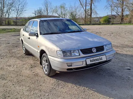 Volkswagen Passat 1996 года за 1 650 000 тг. в Усть-Каменогорск – фото 2