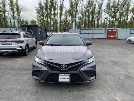 Toyota Camry 2018 года за 7 497 750 тг. в Алматы