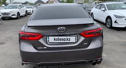 Toyota Camry 2018 года за 7 497 750 тг. в Алматы – фото 2